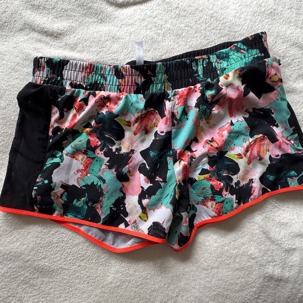 Fabletics Fallon Athletic Shorts - Picture 3 of 5